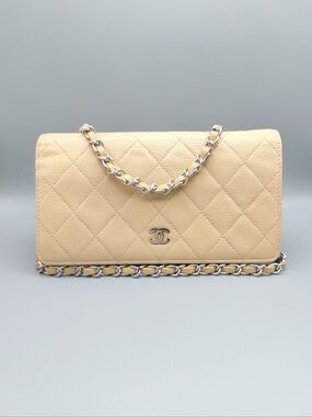 💮CHANEL Beige Quilted Leather Wallet💮